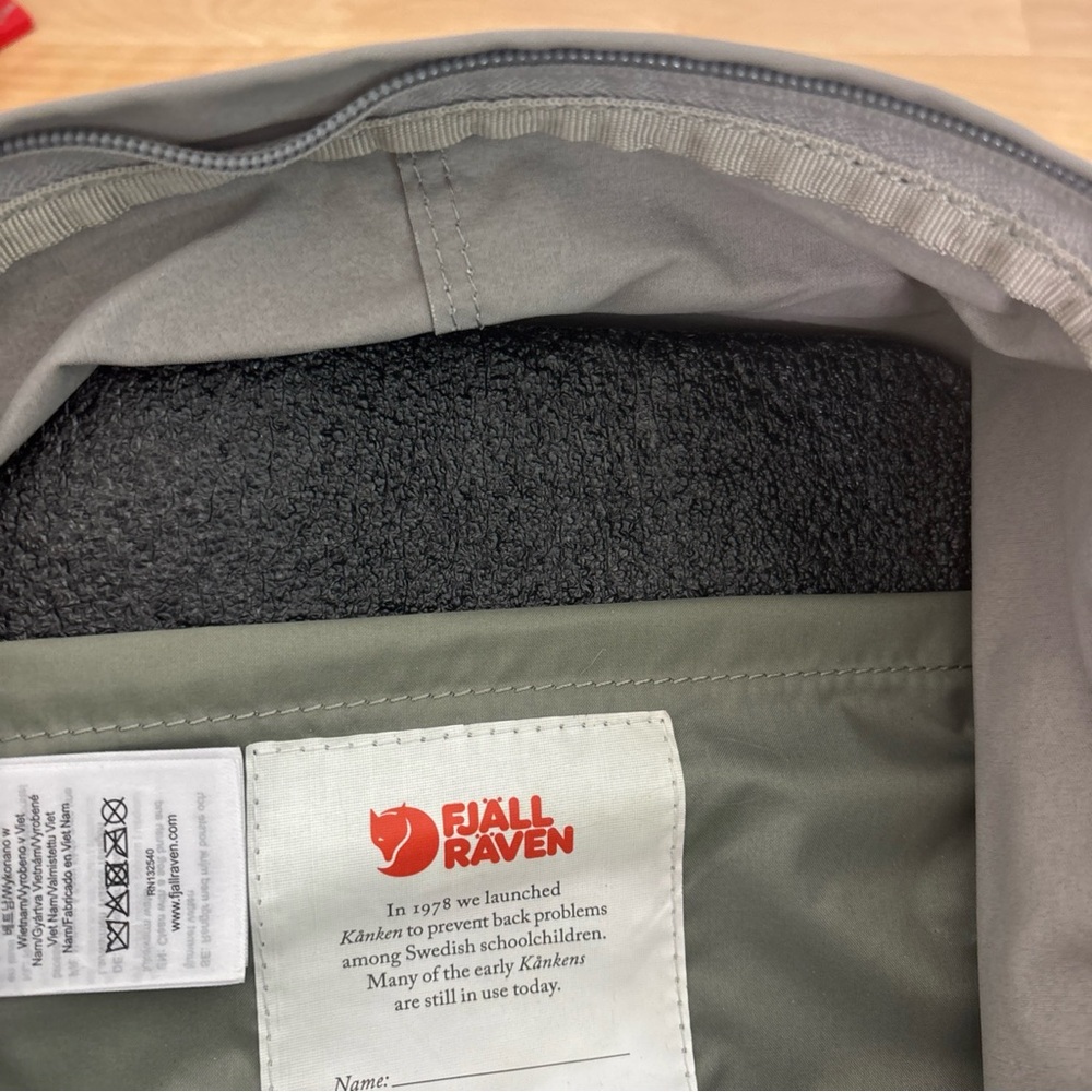Fjallraven Kånken Gray Backpack - Picture 12 of 12